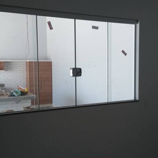 Portas com sistemas invertidos, janelas com fechadura e janela maxim ar por Top Vidros