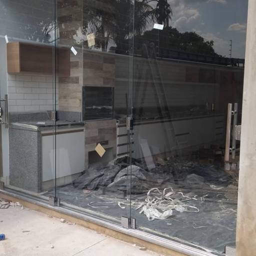 Portas com sistemas invertidos, janelas com fechadura e janela maxim ar por Top Vidros