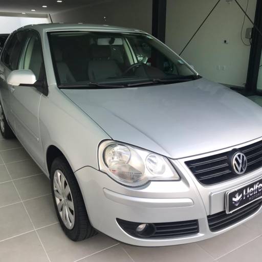 POLO HATCH 1.6 2010/2011 por Helfen Motors