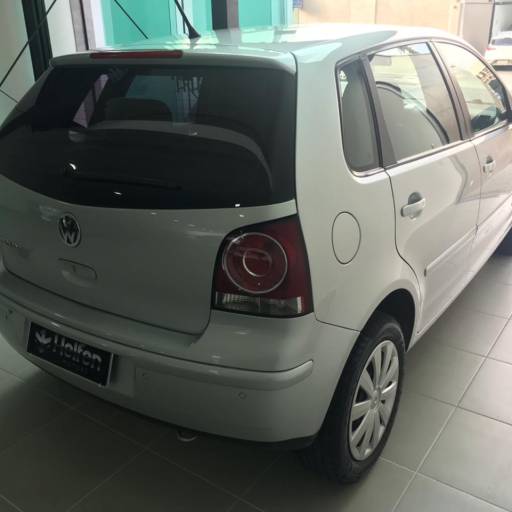 POLO HATCH 1.6 2010/2011 por Helfen Motors