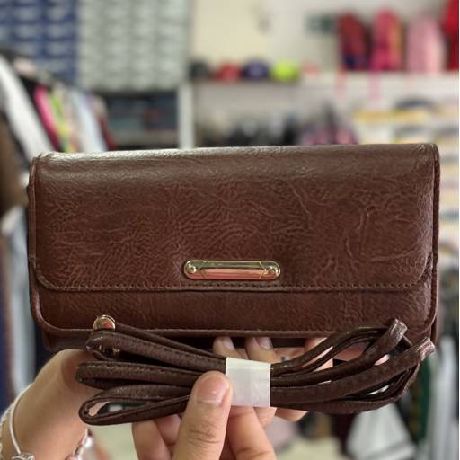 Carteira adulta em Uberlândia, MG por Lojas Dom Flavittos