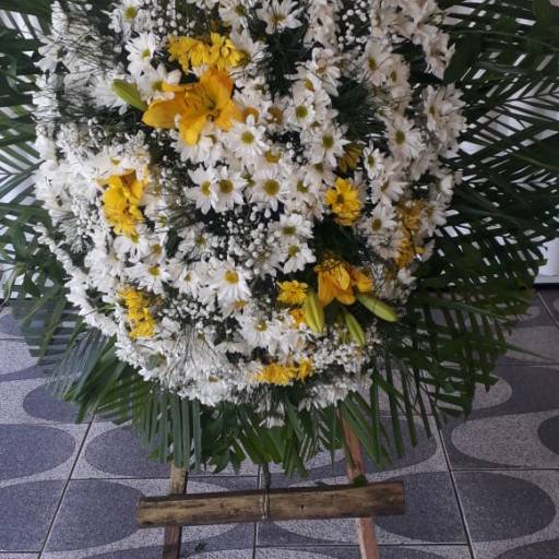 Coroa de Flores  em Foz do Iguaçu, PR por Floricultura 24hr Flores & Festas