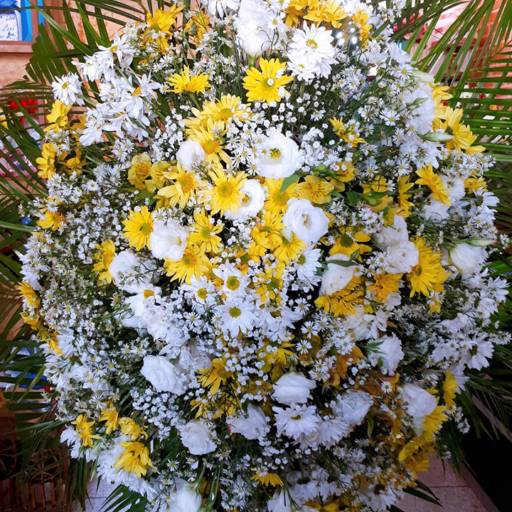 Coroa de Flores  em Foz do Iguaçu, PR por Floricultura Flores & Festas