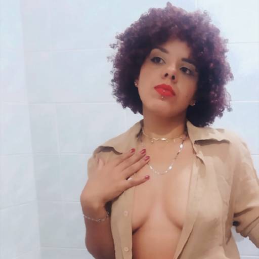 Olá meus queridos, muito prazer, me chamo Carla, sou uma ótima massagista e massoterapeuta com especialização na massagem tântrica e Nuru