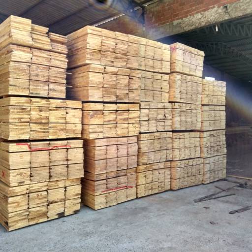 Tábuas de madeira pinus por Madeiras Brasil 2000 - Madeiras Decks Pergolados e Portas