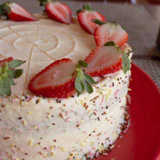 3 Leites com morango  por Doce Encanto Confeitaria Artesanal