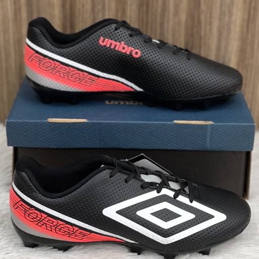 Chuteira adulta Umbro Campo em Uberlândia, MG por Lojas Dom Flavittos