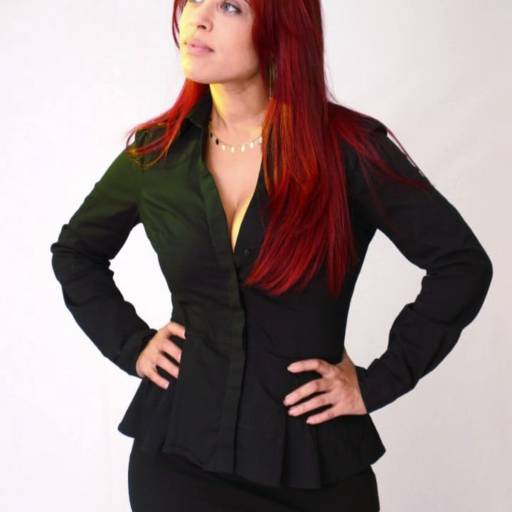 Olá meus queridos, muito prazer me chamo Viviane sou Terapeuta Reikiano e trabalho com massagem Relaxante