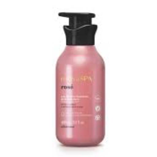 Exclusiva combinação de rosas, óleo nutritivo de quinoa e ácido hialurônico, que recupera a pele sem vida na 1º aplicação. - Hidrata profundamente, desodoriza e nutrem a pele, deixando-a macia e iluminada. - Fórmula vegana com 95% de ingredientes naturais.