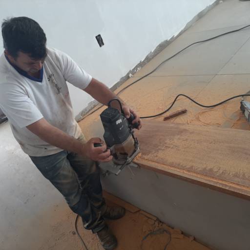 Comprar o produto de Escada feita com madeira cumaru  em A Classificar pela empresa DJA Carpintaria em Botucatu, SP por Solutudo