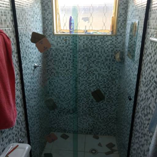 Box de banheiro. em Botucatu, SP por ProframeGlass Projetos em Esquadrias e vidros