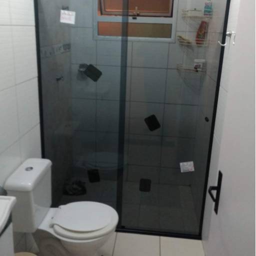 Box de banheiro. em Botucatu, SP por ProframeGlass Projetos em Esquadrias e vidros