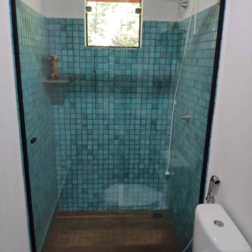 Box de banheiro. em Botucatu, SP por ProframeGlass Projetos em Esquadrias e vidros