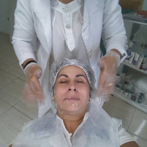 Limpeza de pele  por Espaço Beleza & Saúde