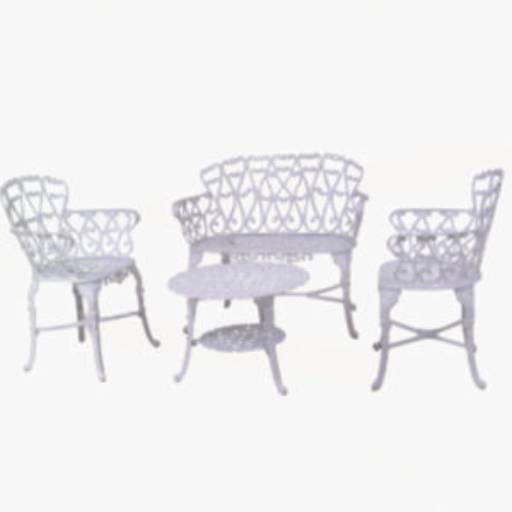 Mesa e cadeiras para área externa