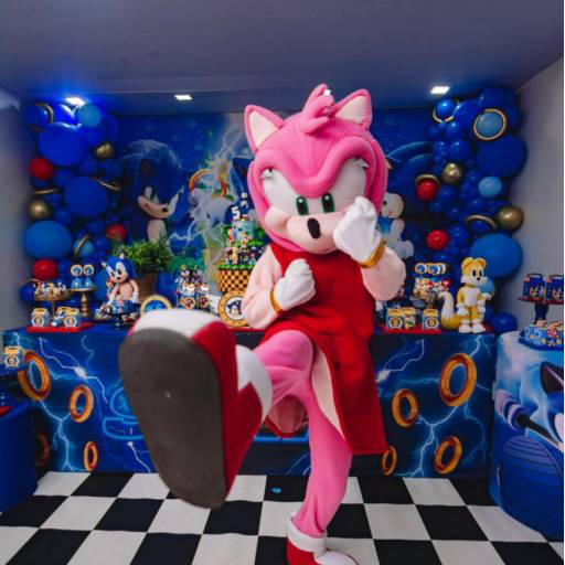 Emy Rose personagem vivo