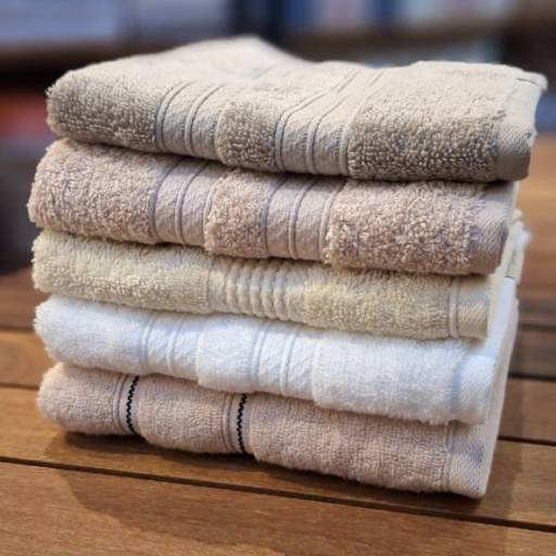 Produtos da Karsten em Ninho Verde II Eco Residence, SP por Decor Max Casa