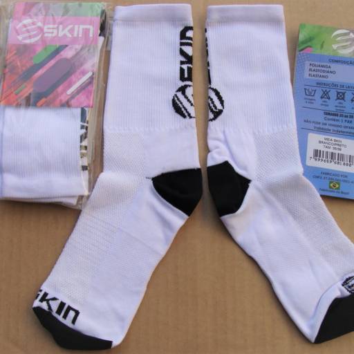 MEIA CANO MEDIO 35 A 39 BRANCO E PRETO SKIN em Bauru, SP por Two Force Bike Shop