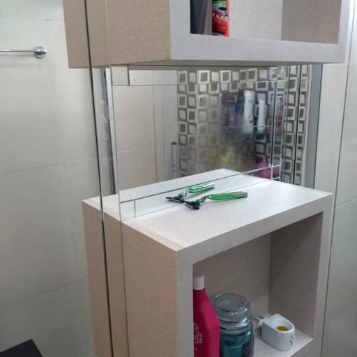 Espelho sobre espelho, com detalhes nas bordas. por Top Vidros