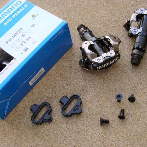 PEDAL  MTB ALUMINIO CLIP ROSCA GROSSA 9 16 INGLÊS GRAFITE PRETO M520 SPD SHIMANO em Bauru, SP por Two Force Bike Shop