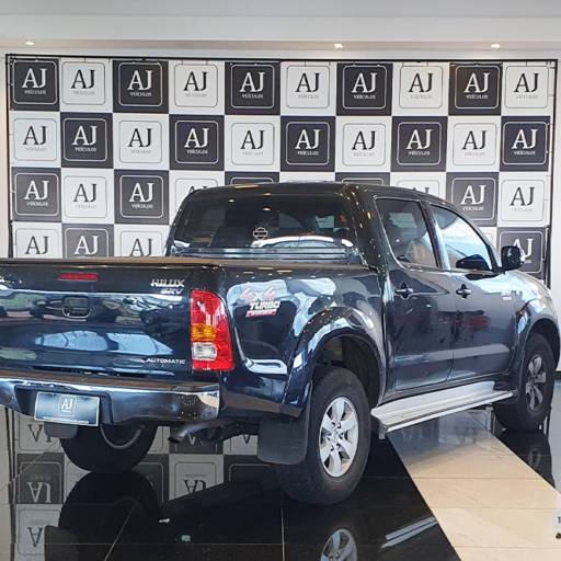 TOYOTA HILUX CAMINHONETE 3.0 4P 4X4 SRV TURBO DIESEL CABINE DUPLA AUTOMÁTICO- 2011 em Botucatu, SP por AJ Veículos