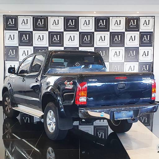 TOYOTA HILUX CAMINHONETE 3.0 4P 4X4 SRV TURBO DIESEL CABINE DUPLA AUTOMÁTICO- 2011 em Botucatu, SP por AJ Veículos