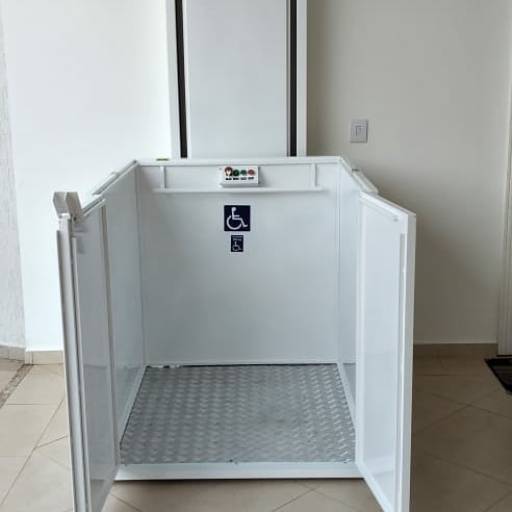 Modelo com Portão 2 Folhas por Elevadores para Casa