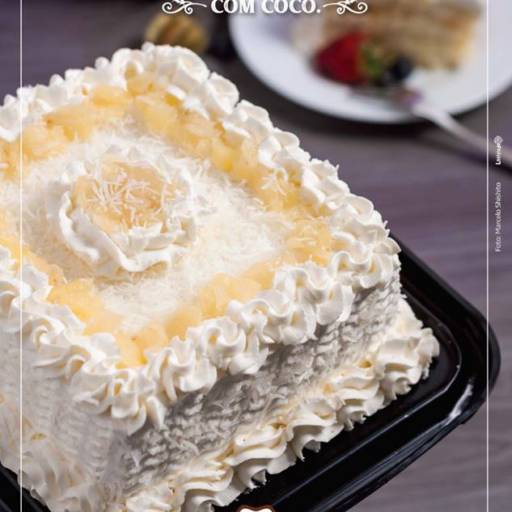 Bolo de Abacaxi com Coco por Mais Que Bolo