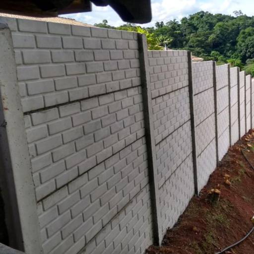 Muro de Placas Modelo Tijolinho  por Artefatos de Cimento e Lajes Santos • Muros Pré-Fabricados e Lajes em Atibaia