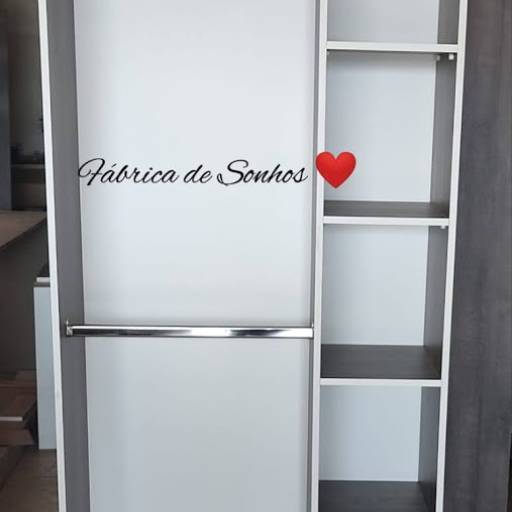 Armário Cabideiro com nicho Larissa Nichos  em Bauru, SP por Móveis Fábrica de Sonhos Bauru