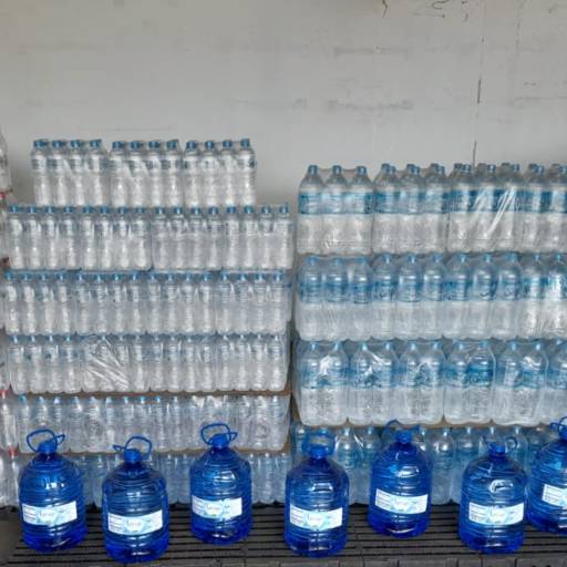 Caixas de Copo de Água e Garrafinhas em Assis, SP